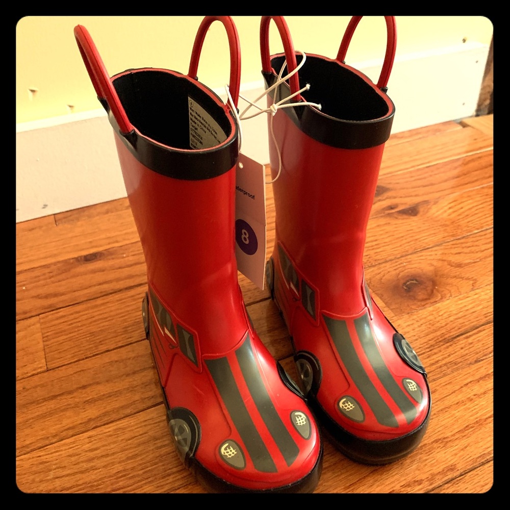Boys rain boots. Size 8